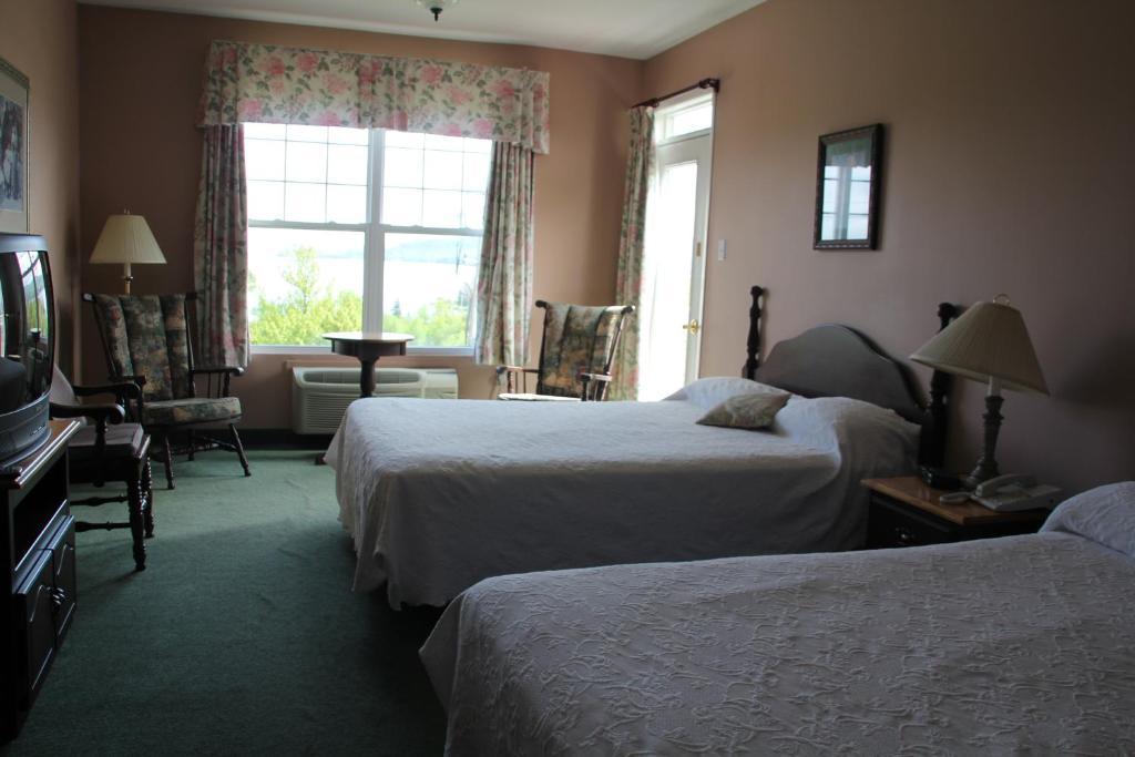 Baddeck Inlet Lynwood Inn חדר תמונה