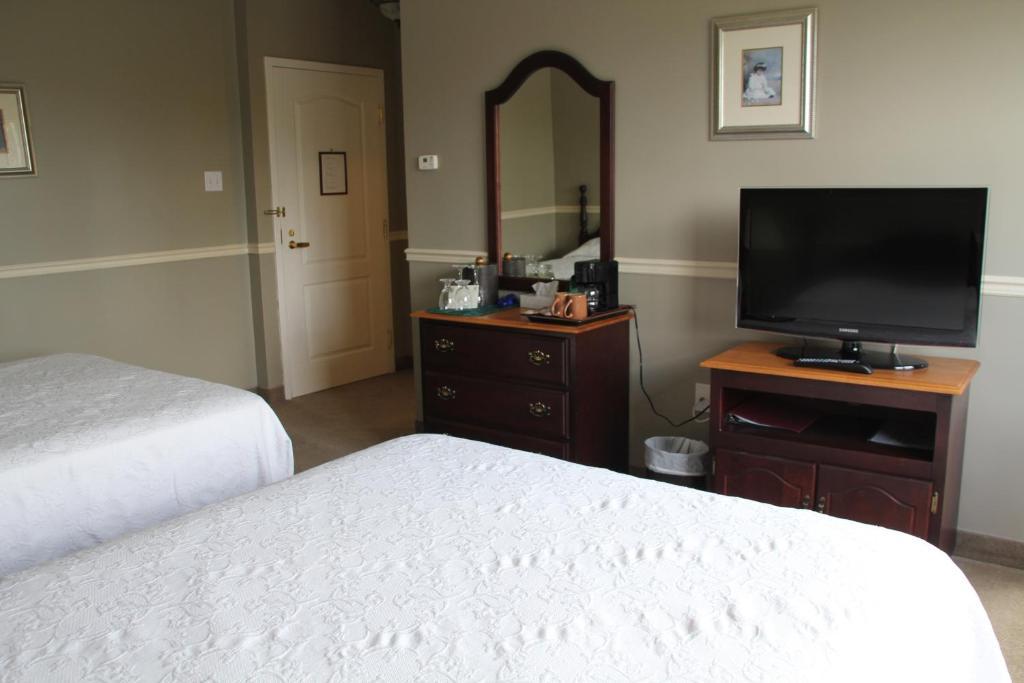 Baddeck Inlet Lynwood Inn מראה חיצוני תמונה