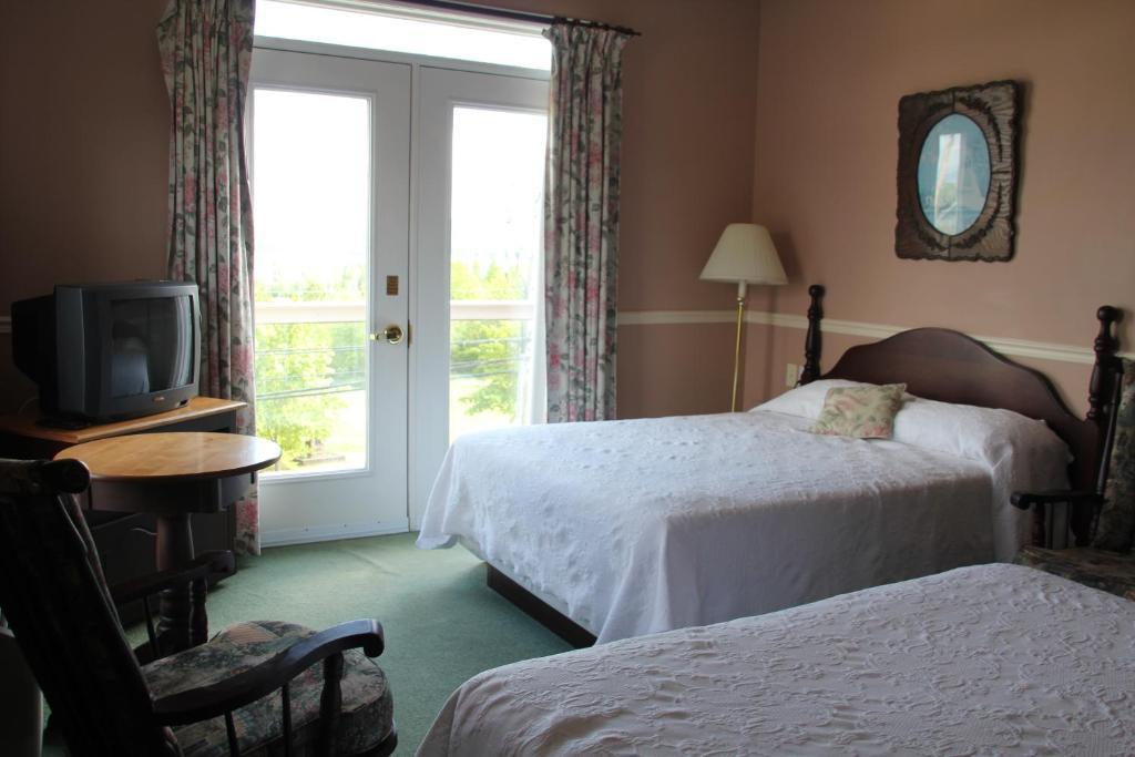 Baddeck Inlet Lynwood Inn חדר תמונה